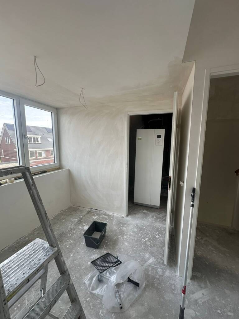 Stukadoor Utrecht bezig met wandafwerking