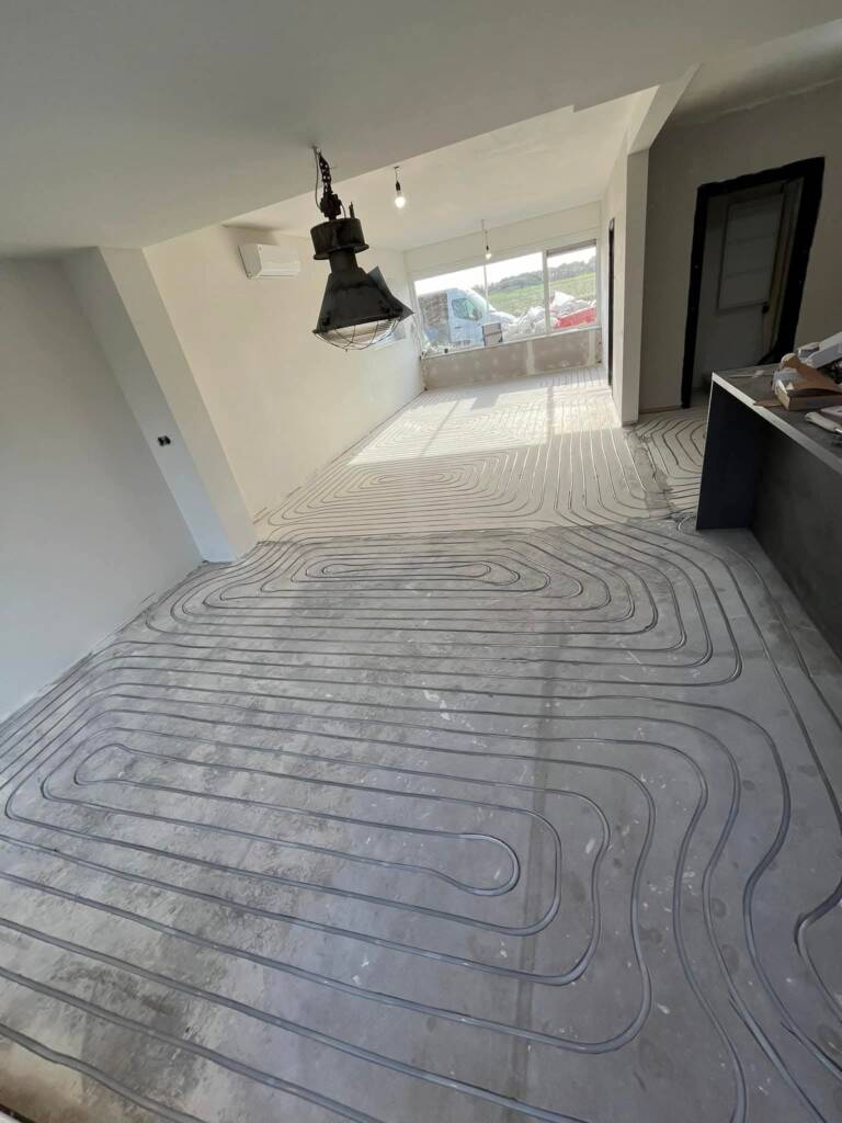 Detail van ingefreesde vloerverwarming ASK Installaties Utrecht