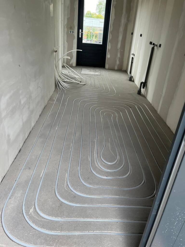 Vloerverwarming Utrecht professioneel ingefreesd in moderne woning